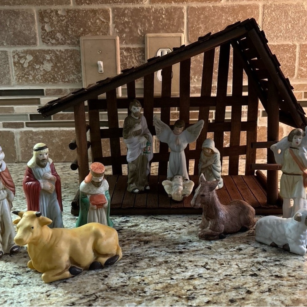 Christmas Around the World Deluxe Nativity Set House of Lloyd